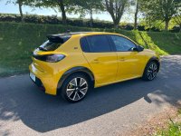 PEUGEOT E-208